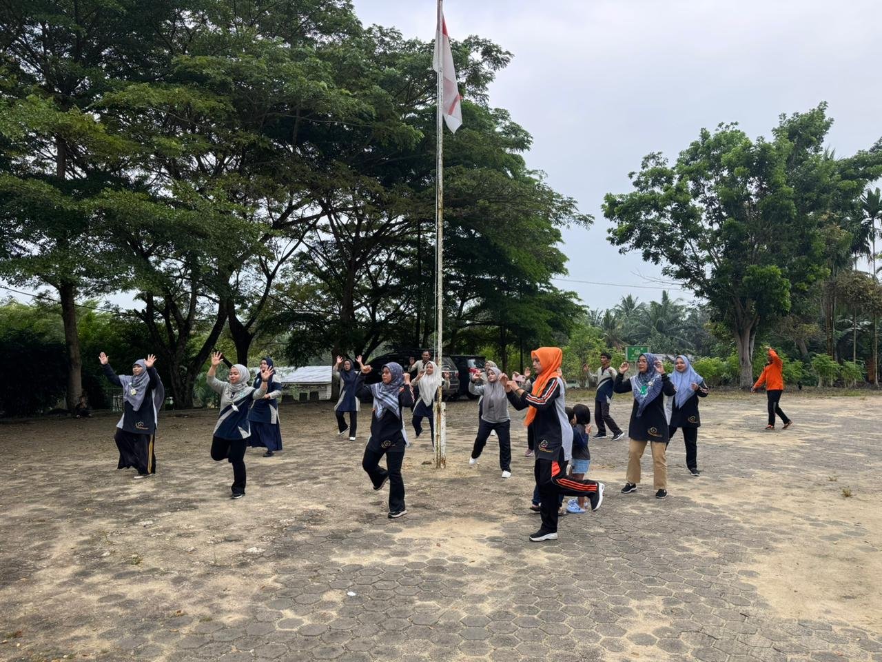 Senam Bersama Staff Pkm Kerumutan